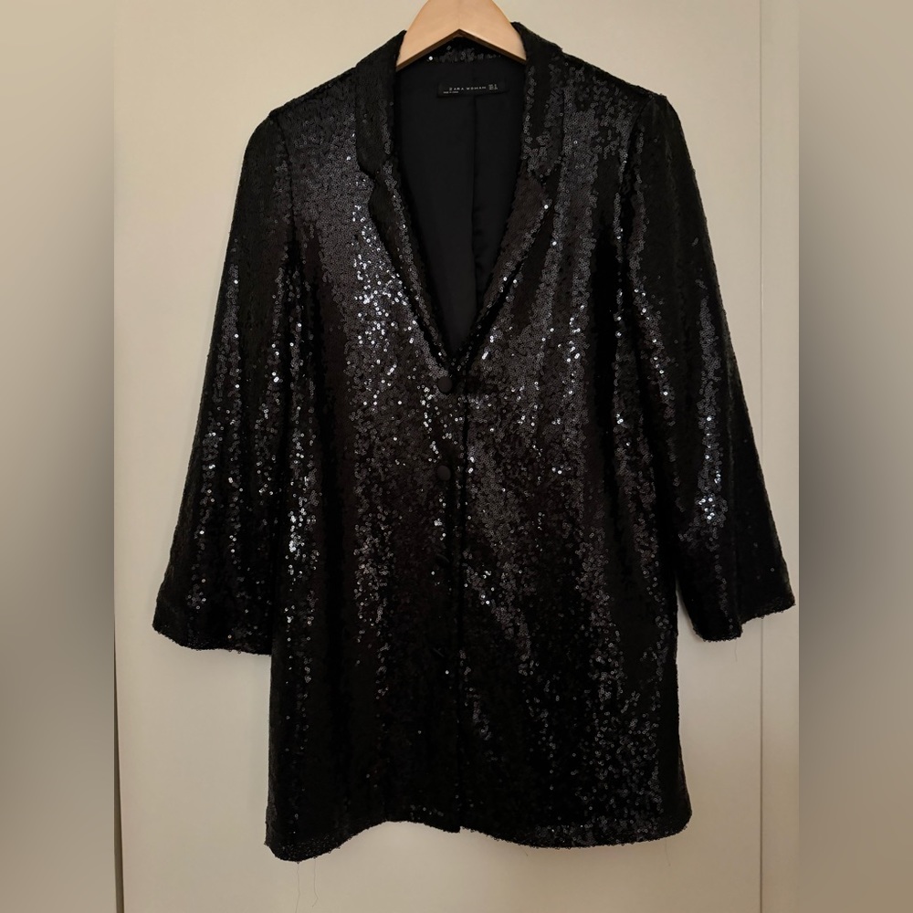 Zara Woman. Size Small. Fun flirty lightweight button jacket in black sequins.